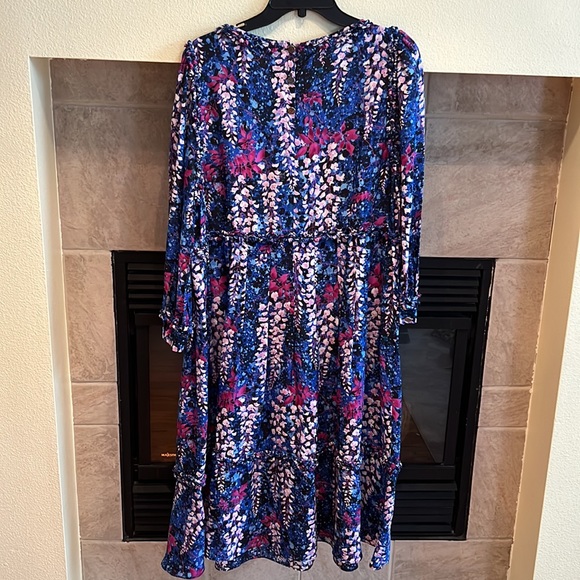 Floral Silk Blend A-Line Dress
DYVNA - Picture 8 of 9